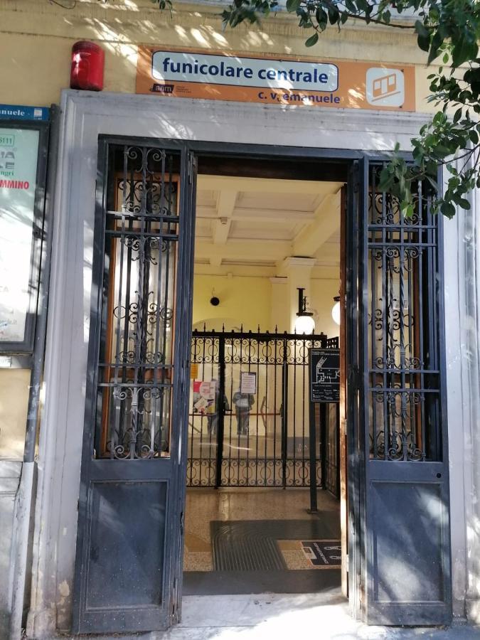 Casa Tolentino Al Centro Di Napoli Nápoles Exterior foto