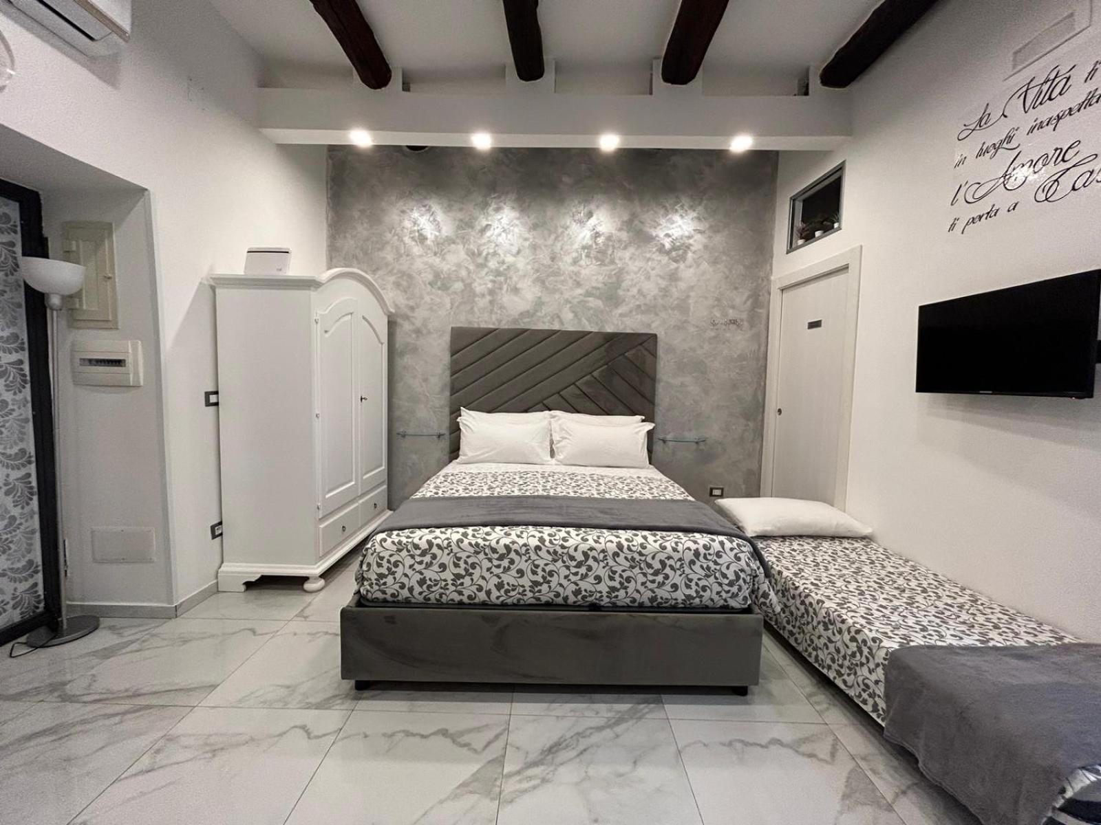 Casa Tolentino Al Centro Di Napoli Nápoles Exterior foto